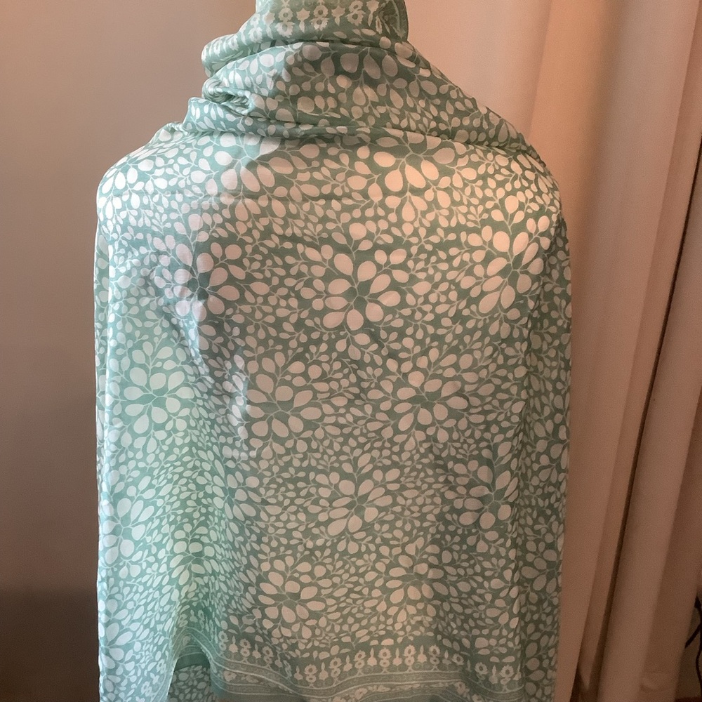 D.Sport Green and White Patterned Scarf/Wrap/Sarong - Picture 3 of 10